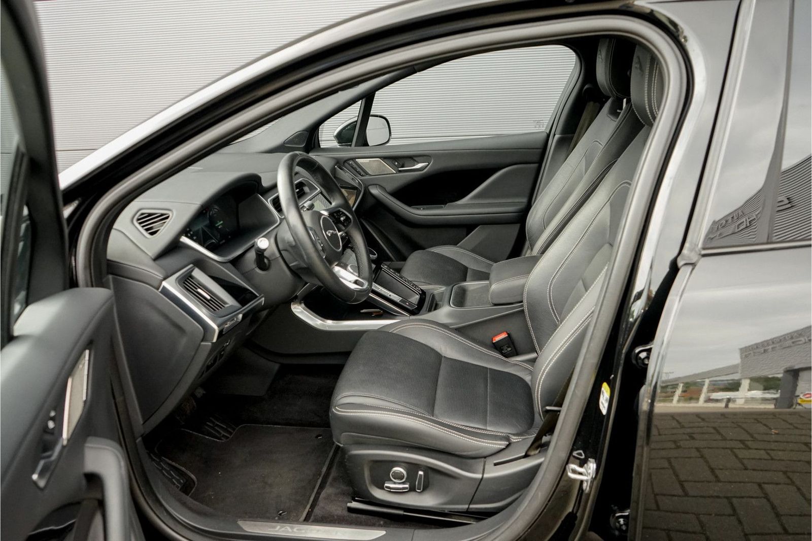 Jaguar I-Pace EV320 SE Business 90 kWh 3 Fase Laden Pan
