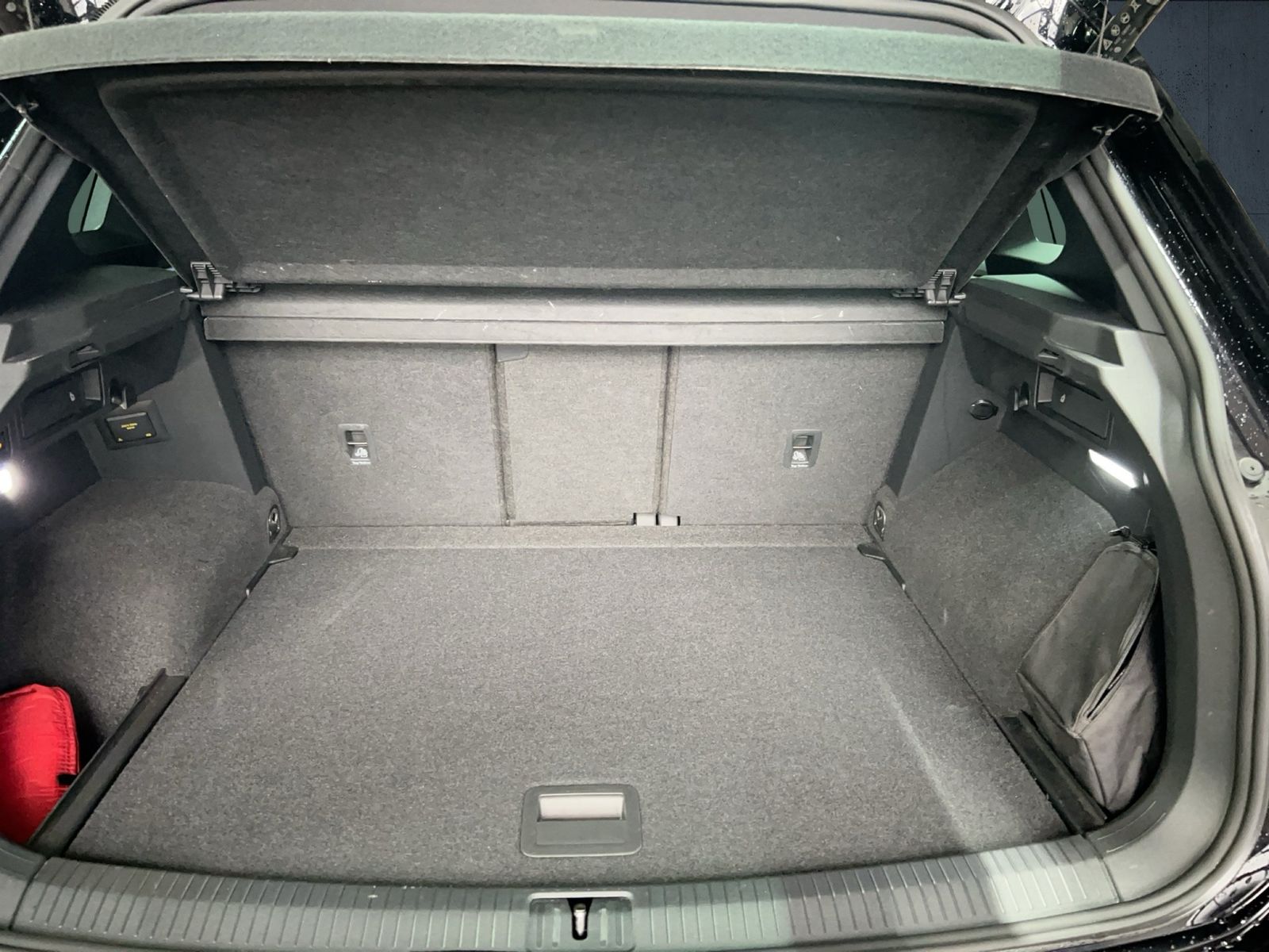 Volkswagen Tiguan 2.0 TDI DSG 4Motion R-Line /AHK /PANO