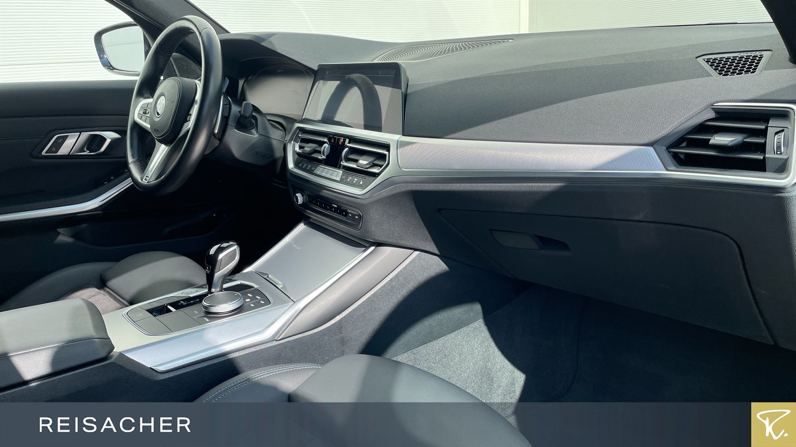BMW 330e A xDrive M Sport - Samsaru's Car Outlet