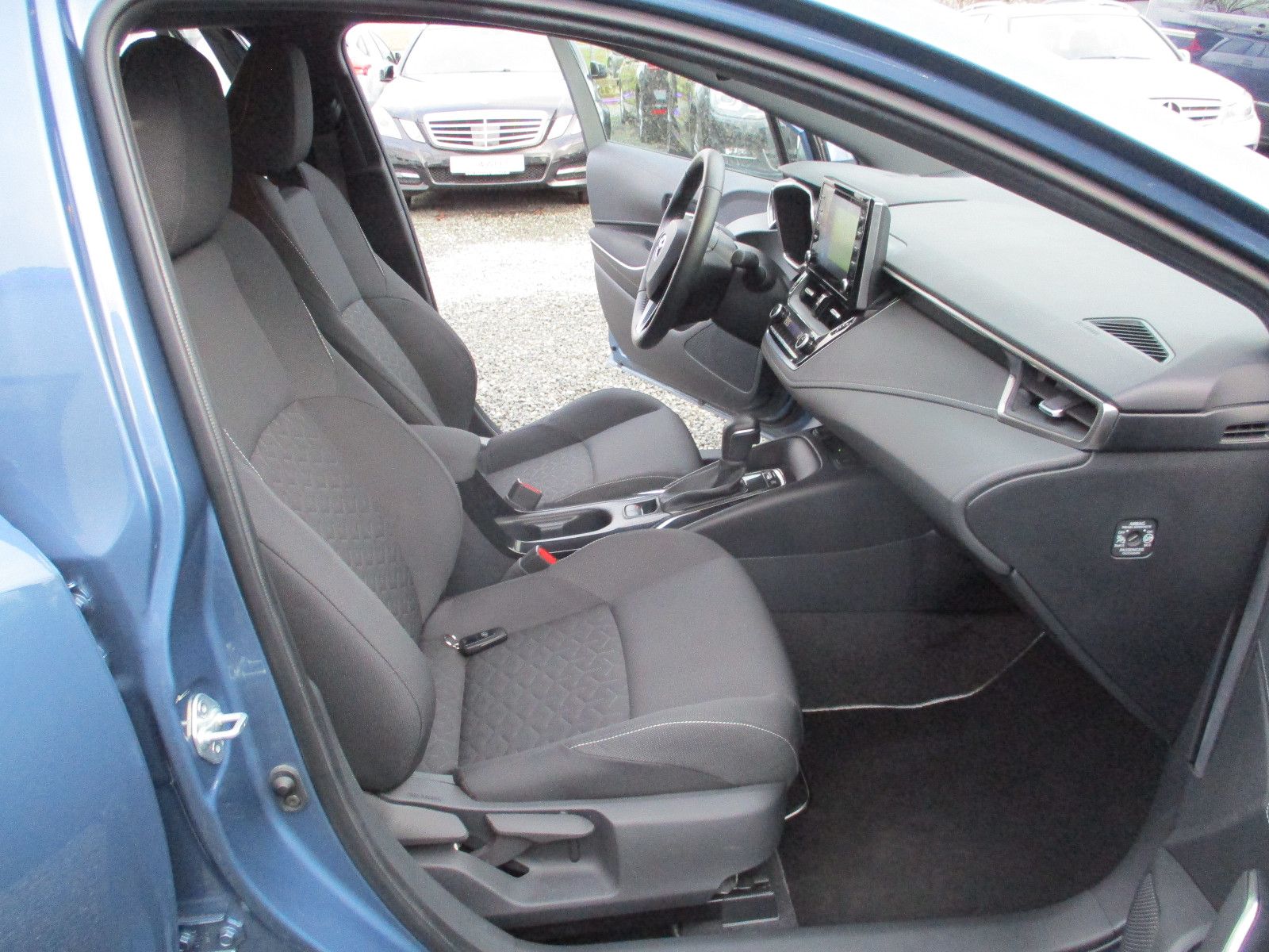 Toyota Corolla Hybrid 1.8 Club - Samsaru's Car Outlet