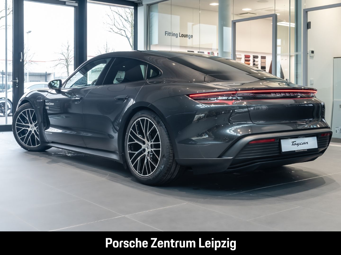 Porsche Taycan 4 Massage Sitzlüftung Bose ACC SportChron