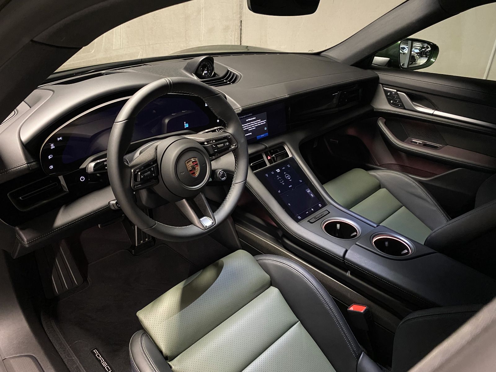 Porsche Taycan 4S Cross Turismo | Hinterachslenkung |