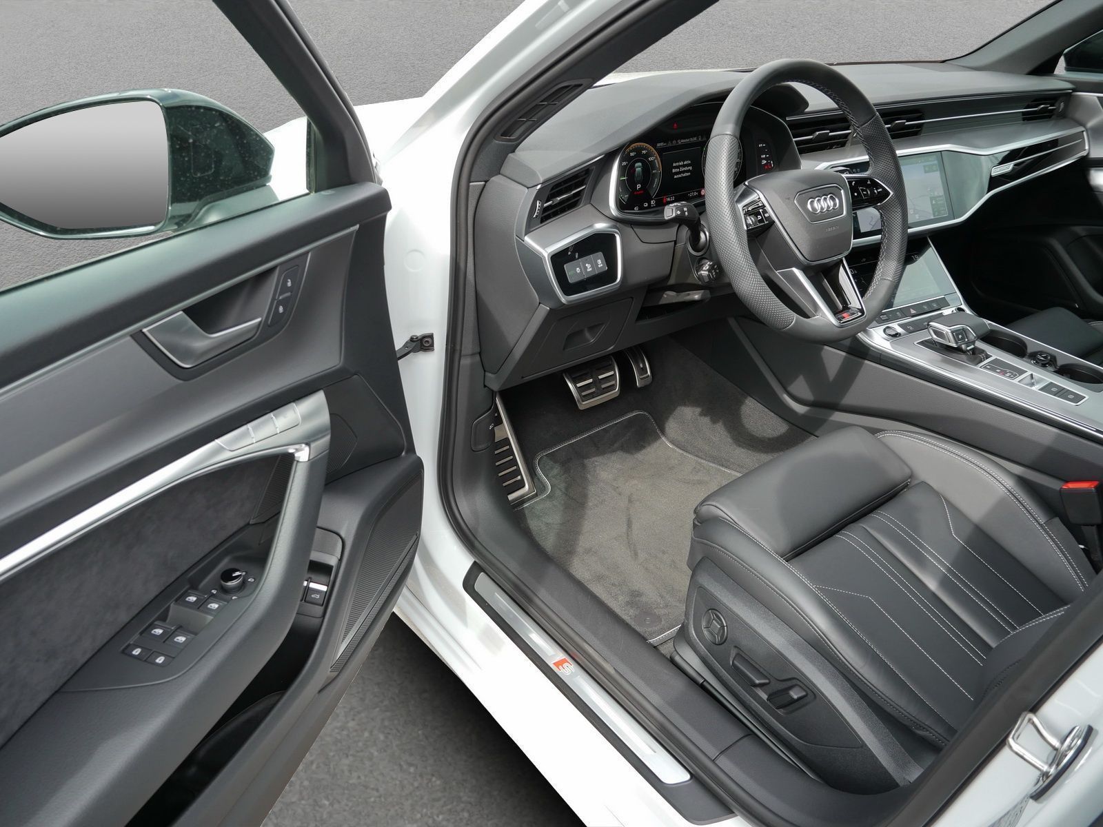 Audi A6 Avant 55 TFSI e qu. S line - Samsaru's Car Outlet