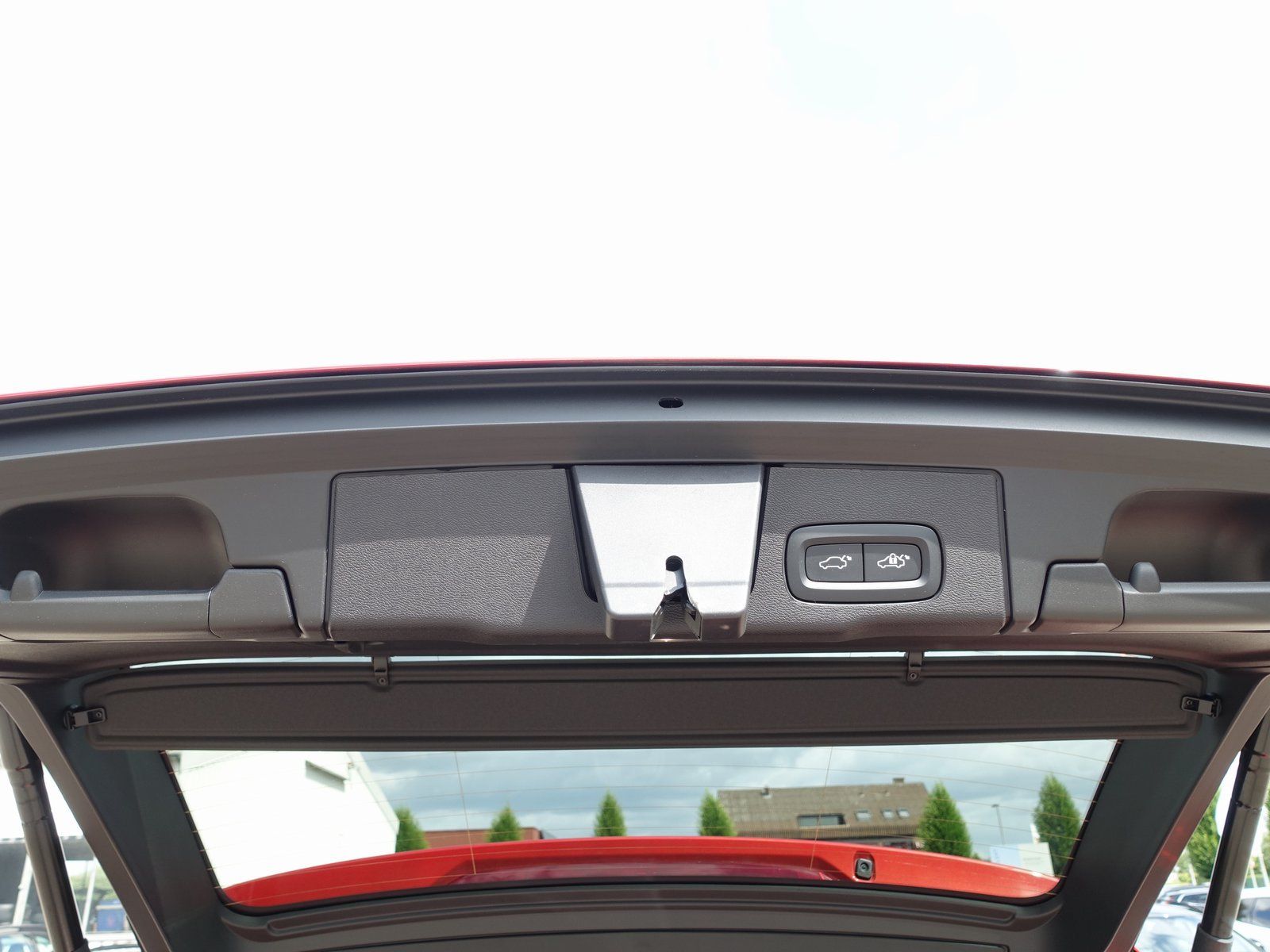 Volvo XC60 B5 Ultimate Dark AWD - Samsaru's Car Outlet