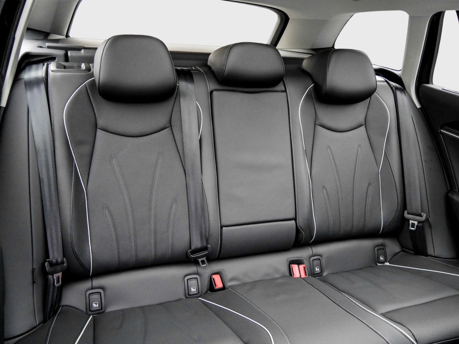 Volkswagen Passat Variant Elegance eHybrid IQ.Light AHK Nav