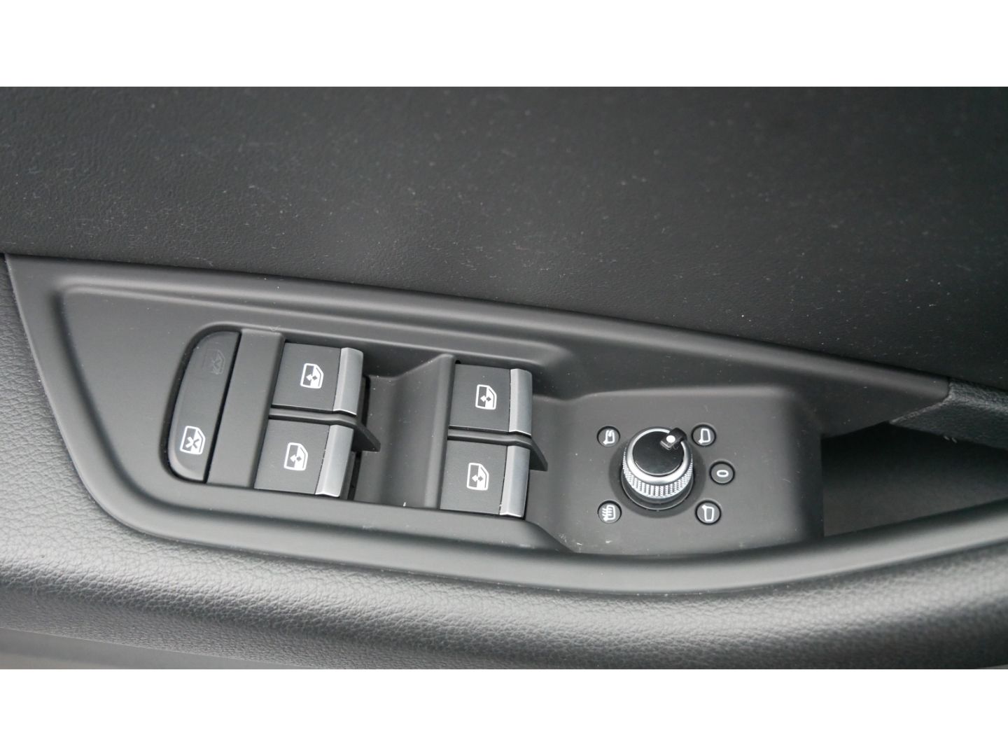 Audi A4 50 TDI q S line LED+Navi+Leder+Sportsitze+19'