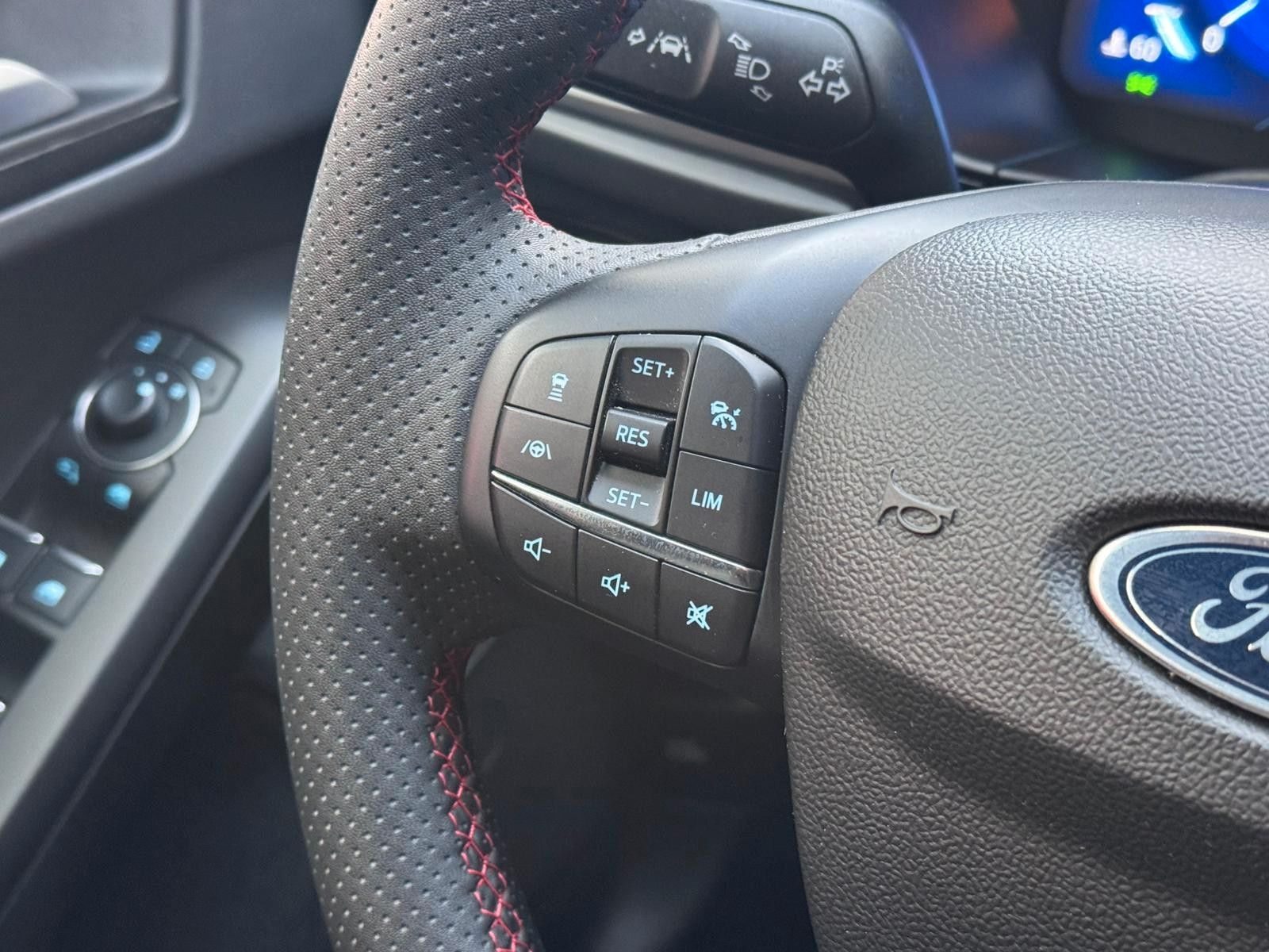 Ford Focus Turnier ST-Line X AHK+LED+Kamera+ACC+HUD