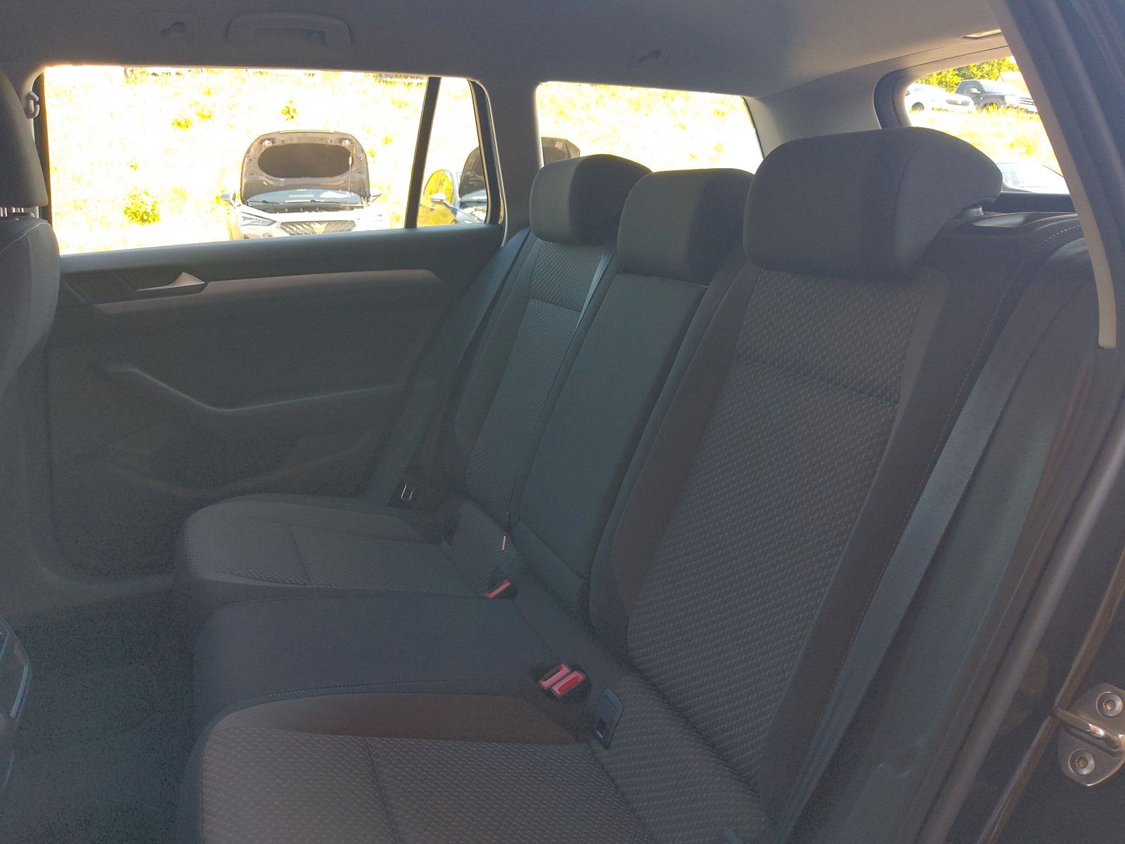 Volkswagen Passat Variant 1.6 TDI - Samsaru's Car Outlet