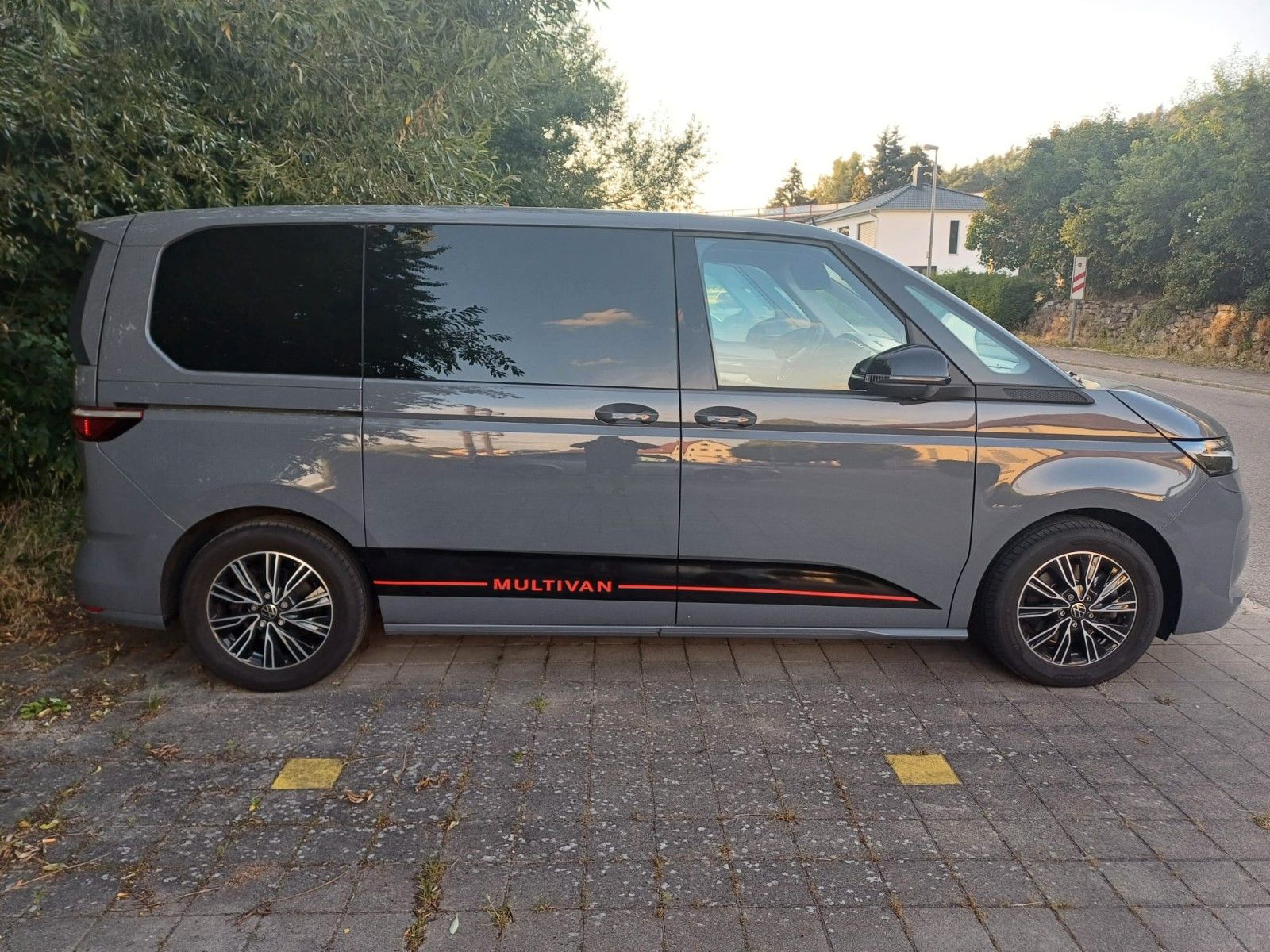 Volkswagen T7 Multivan 2.0 TSI DSG - Samsaru's Car Outlet