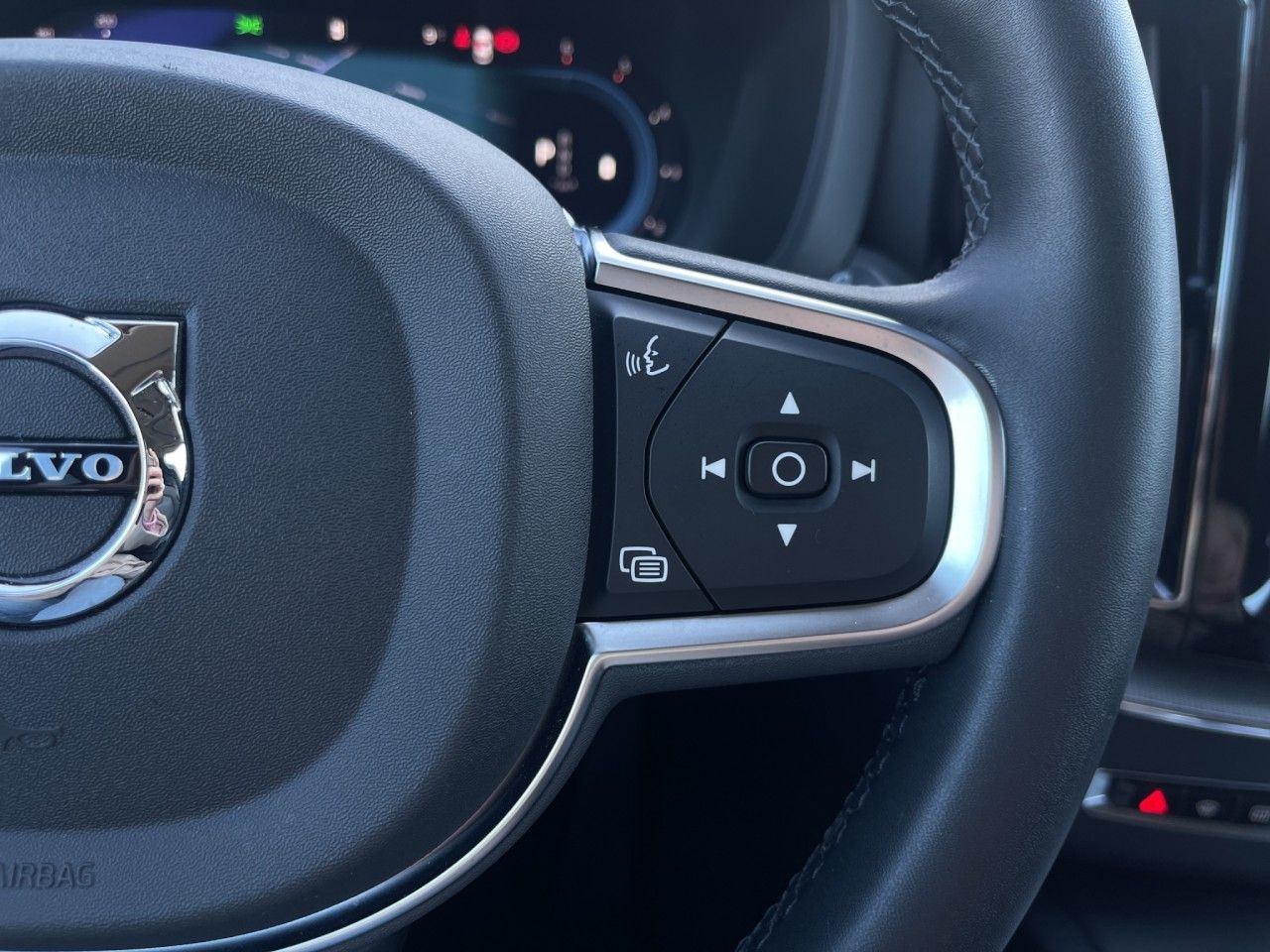 Volvo XC60 B4 Core/Leder/Navi/LED/BLIS/4xSHZ/hzb.LK