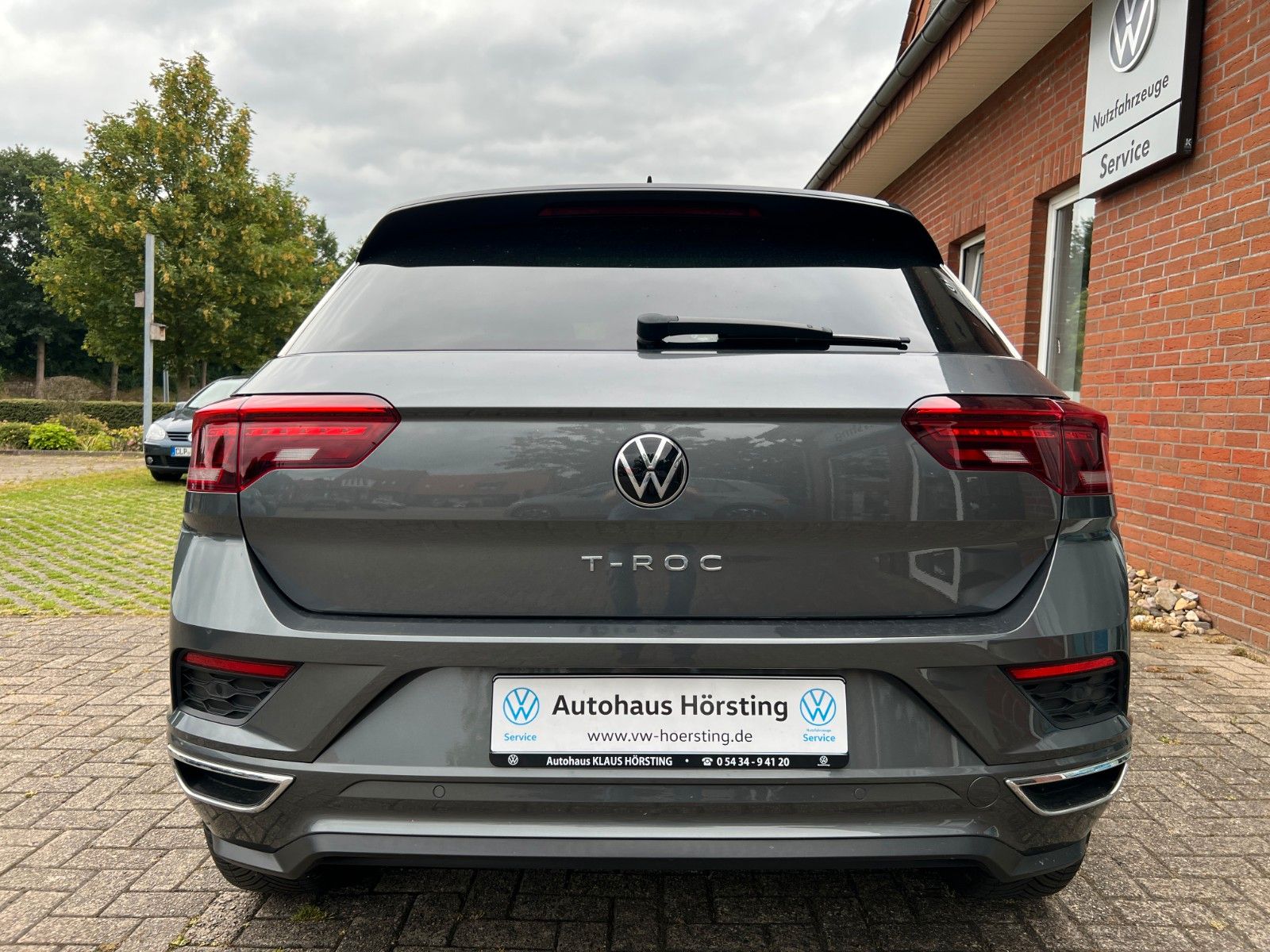 Volkswagen T-Roc Style 1.5TSi DSG R-Line - Samsaru's Car Outlet