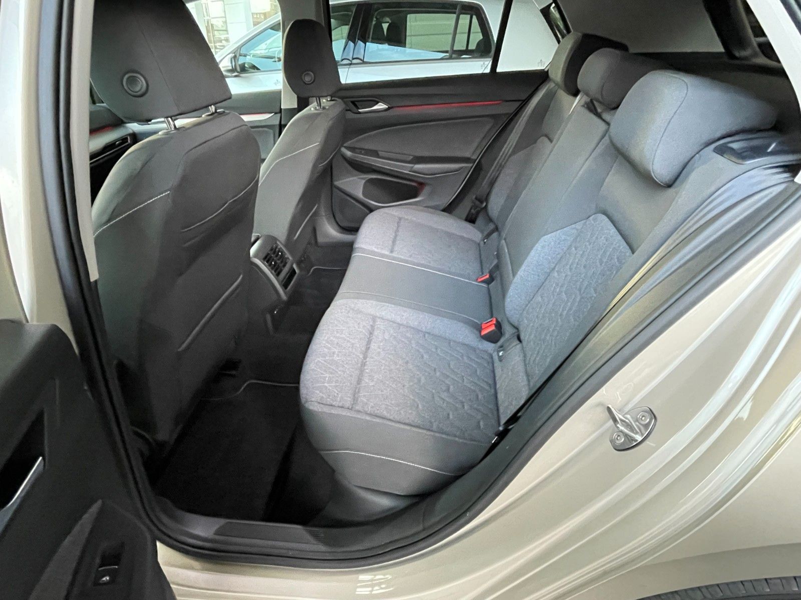 Volkswagen Golf 1.5 TSI MOVE - Samsaru's Car Outlet