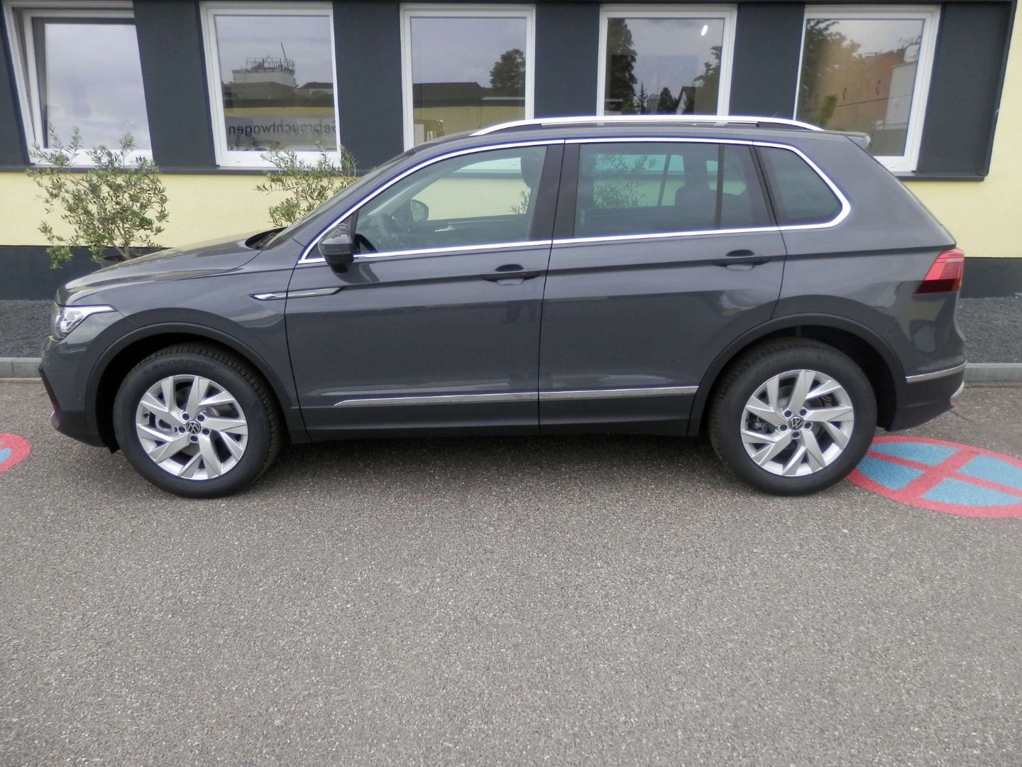 Volkswagen Tiguan Elegance - Samsaru's Car Outlet
