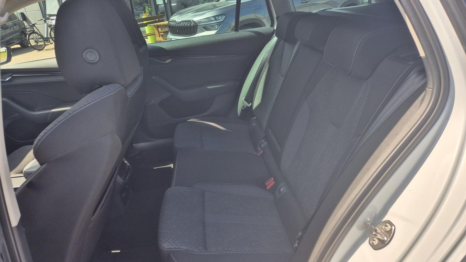 Skoda Octavia Combi 2.0 TDI Clever - Samsaru's Car Outlet