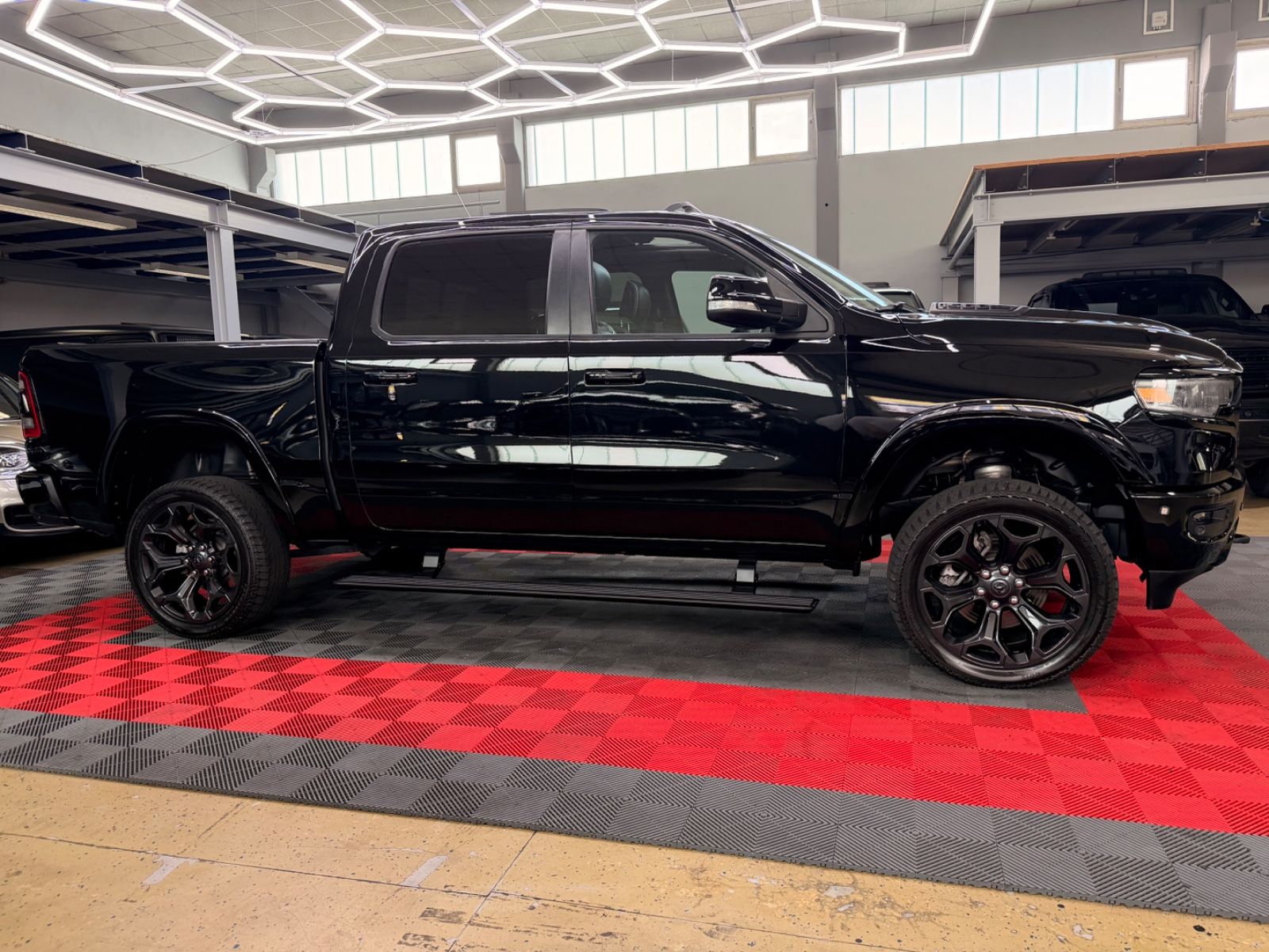 Dodge RAM 1500 5.7 4X4 LIMITED Night LPG Pano Head-Up