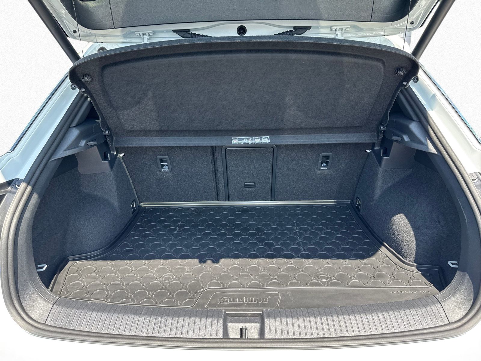 Volkswagen T-Roc 1.5 TSI R-Line - Samsaru's Car Outlet