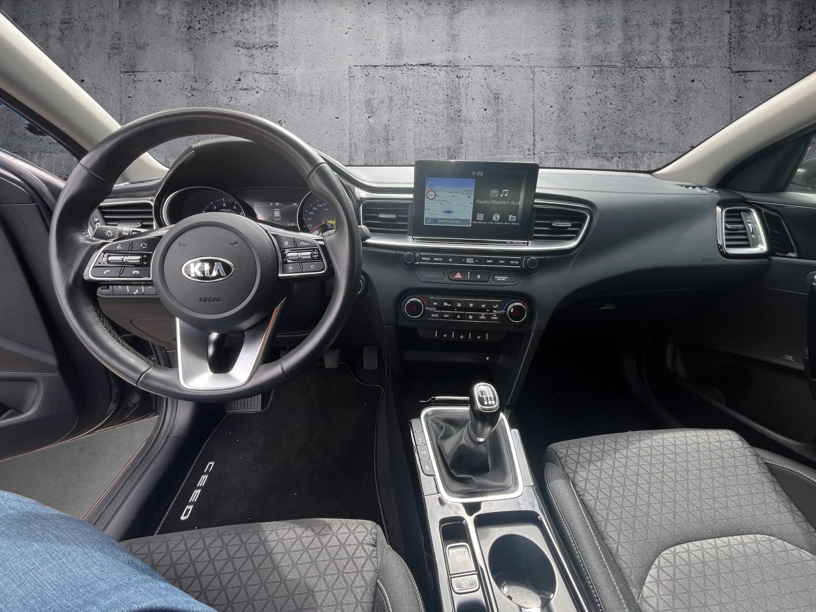 Kia Ceed 1.4 T-GDi Spirit - Samsaru's Car Outlet