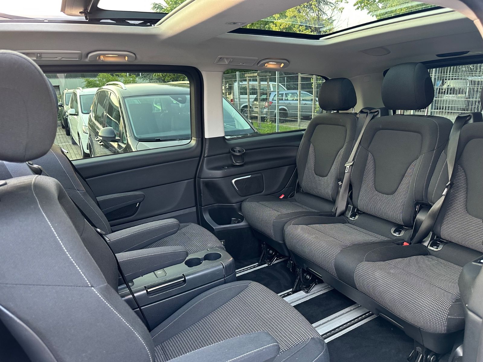 Mercedes-Benz V 300d EDITION Lang - Samsaru's Car Outlet