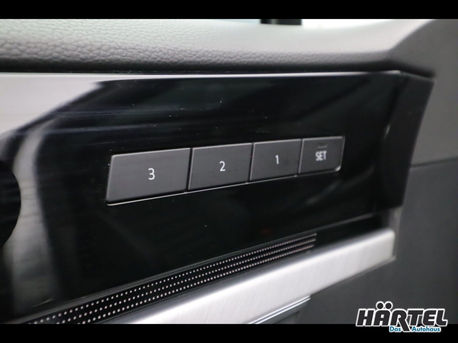 Volkswagen Touareg Elegance eHybrid 3.0 V6 TSI Tiptronic - Samsaru's Car Outlet