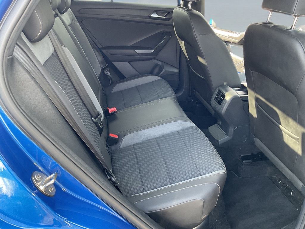 Volkswagen T-Roc 1.5 TSI DSG Sport - Samsaru's Car Outlet