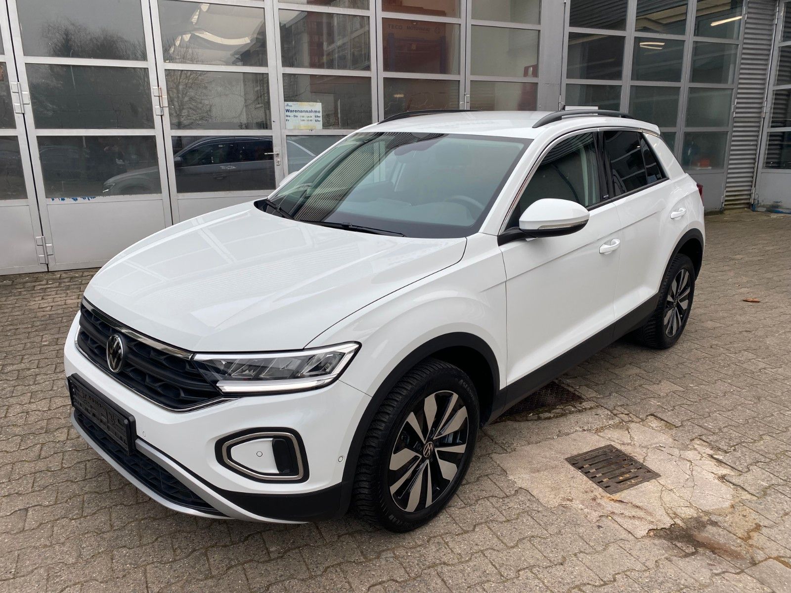 Volkswagen T-Roc Move - Samsaru's Car Outlet