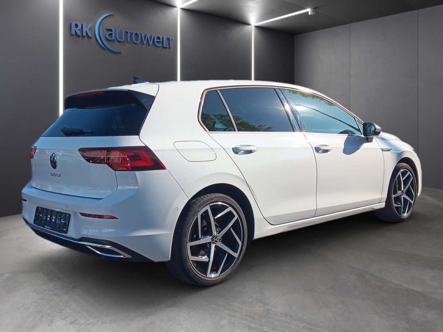 Volkswagen Golf 8 VIII Style 1.5 TSI - Samsaru's Car Outlet