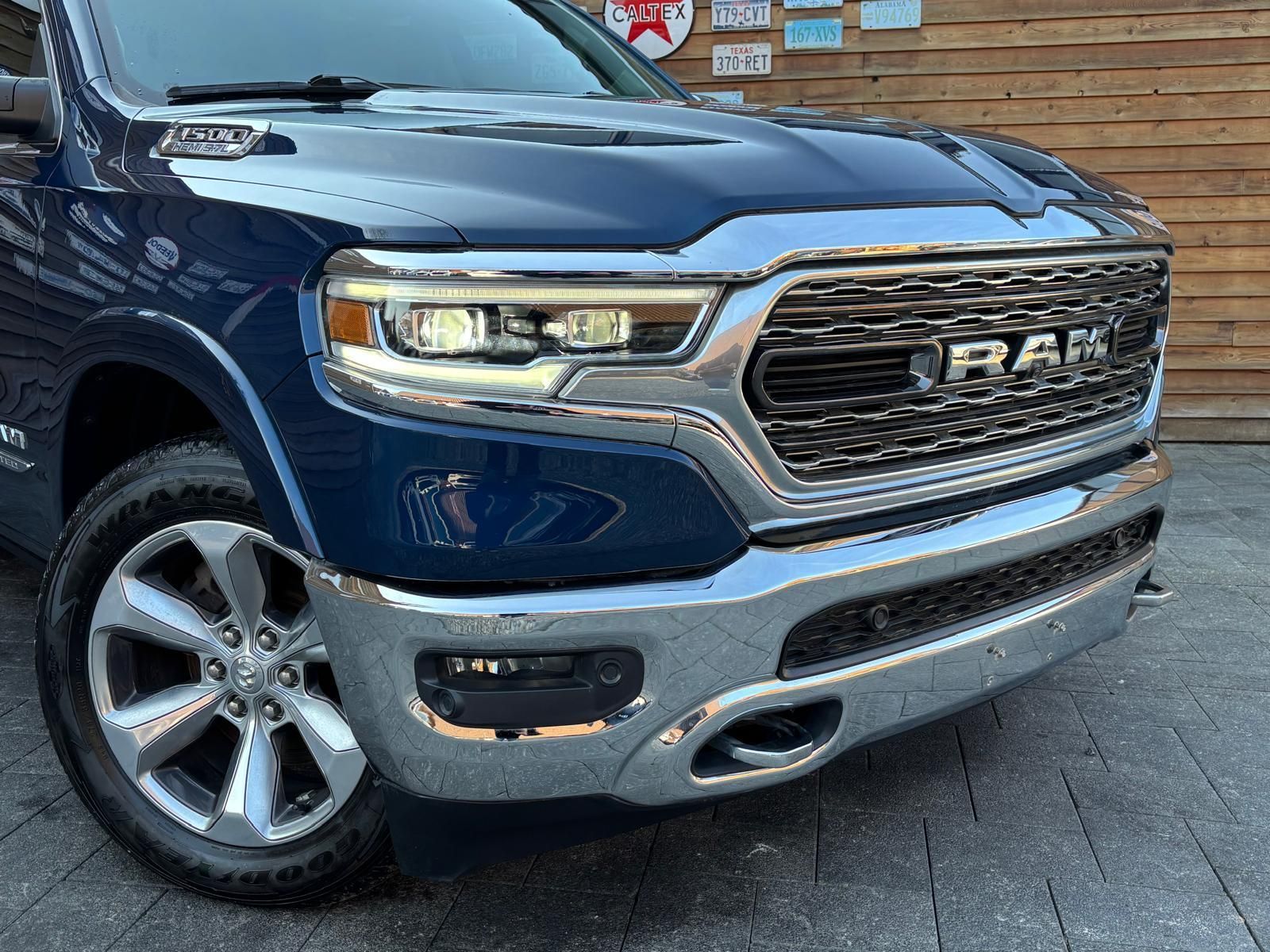 Dodge RAM 1500 5,7 Limited 360° 12´´ Navi H&K AHK