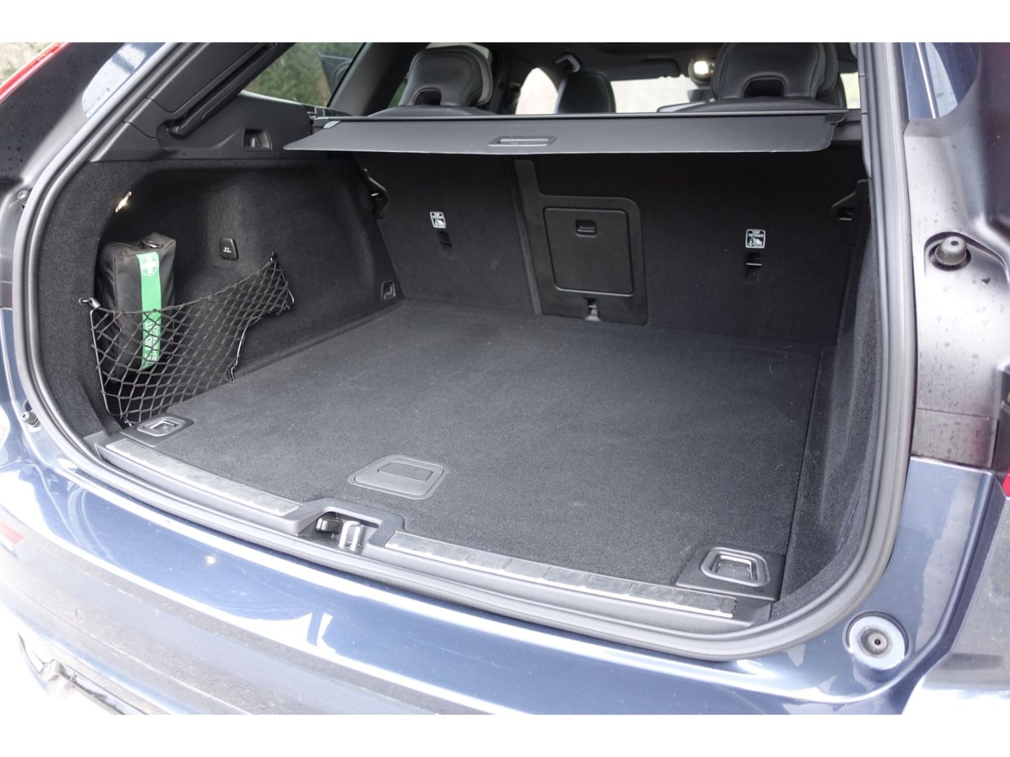 Volvo XC60 B4 D AWD MHEV Ultimate Dark / AHK / Pano /