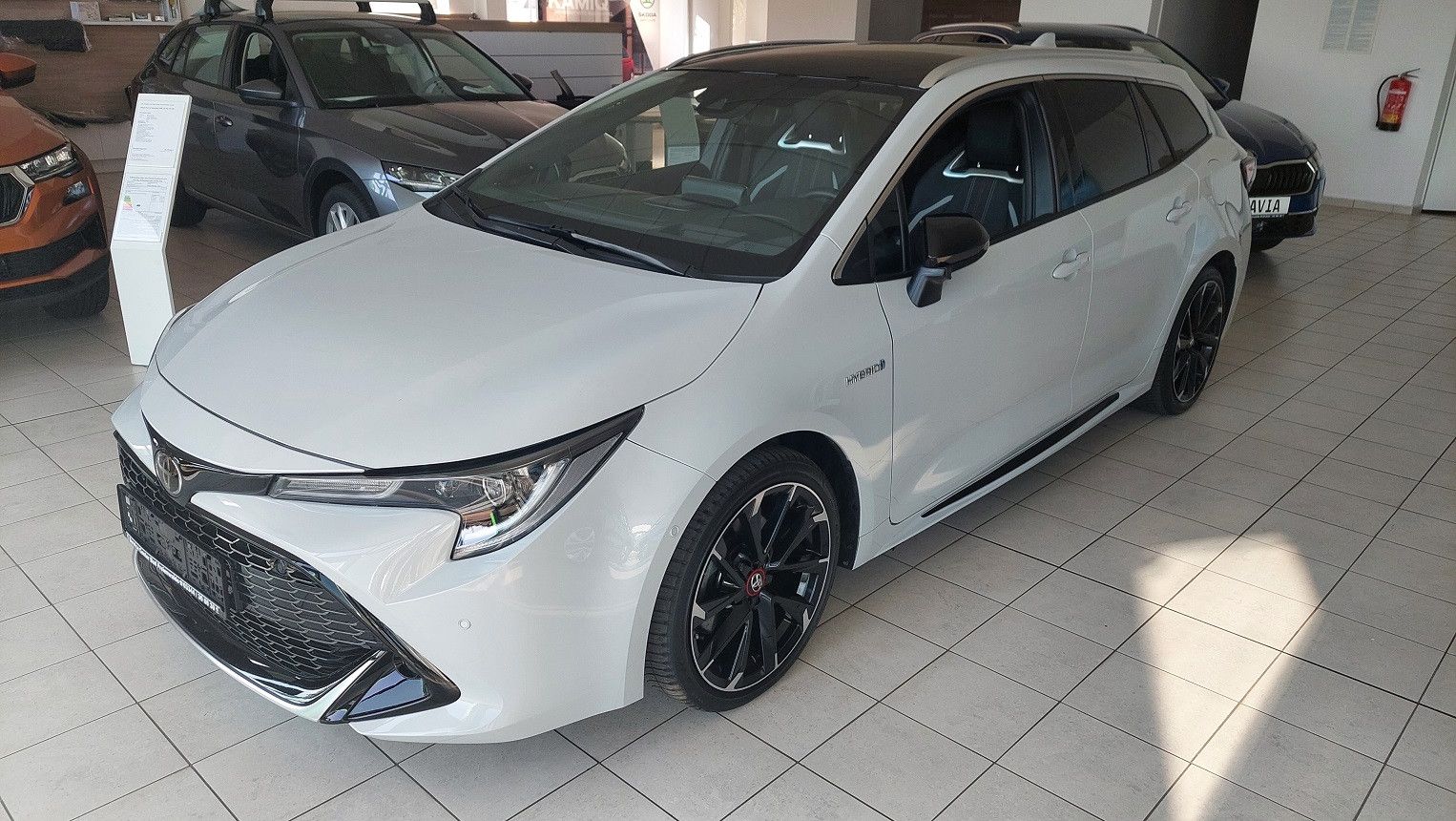 Toyota Corolla Touring Sports 2.0 Hybrid GR Sport - Samsaru's Car Outlet