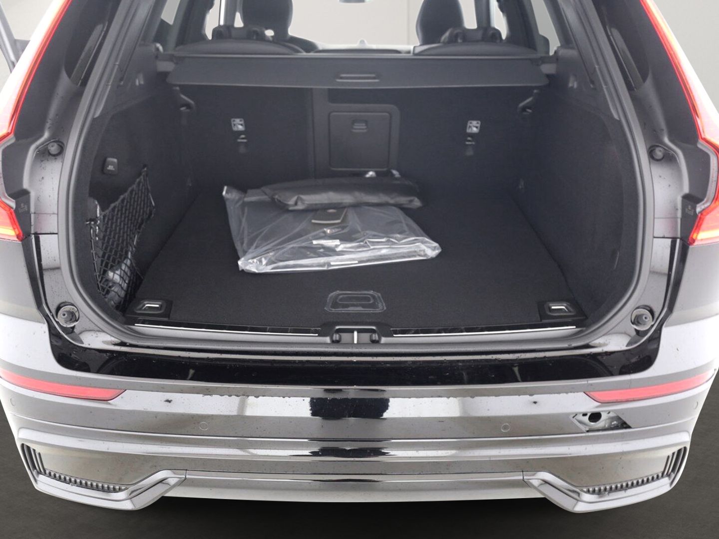 Volvo XC60 T8 Plus Black Edition Plug-In Hybrid AWD - Samsaru's Car Outlet