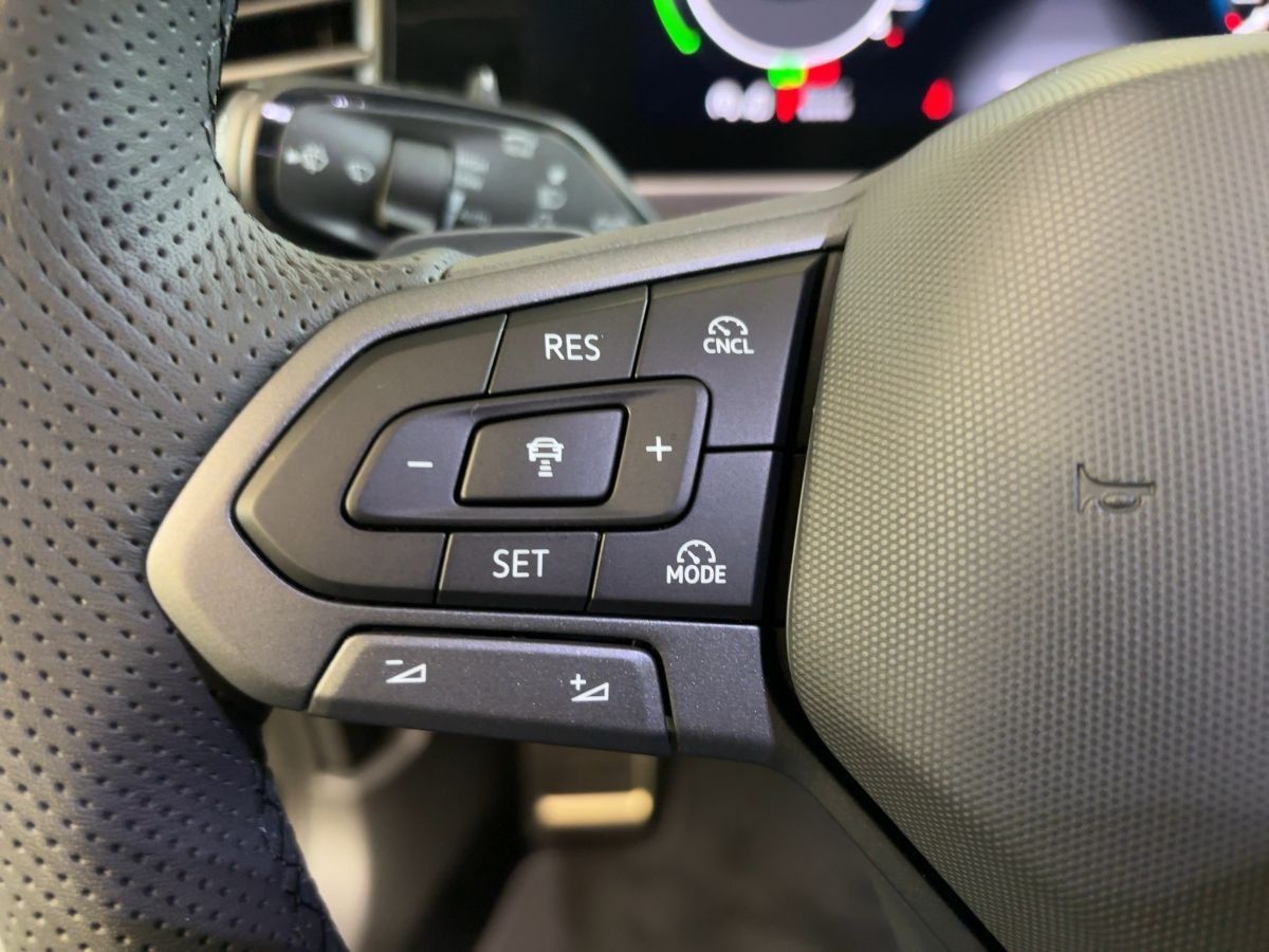 Volkswagen Passat Variant 1.5 eHybrid R-Line AHZV SIGNATURE