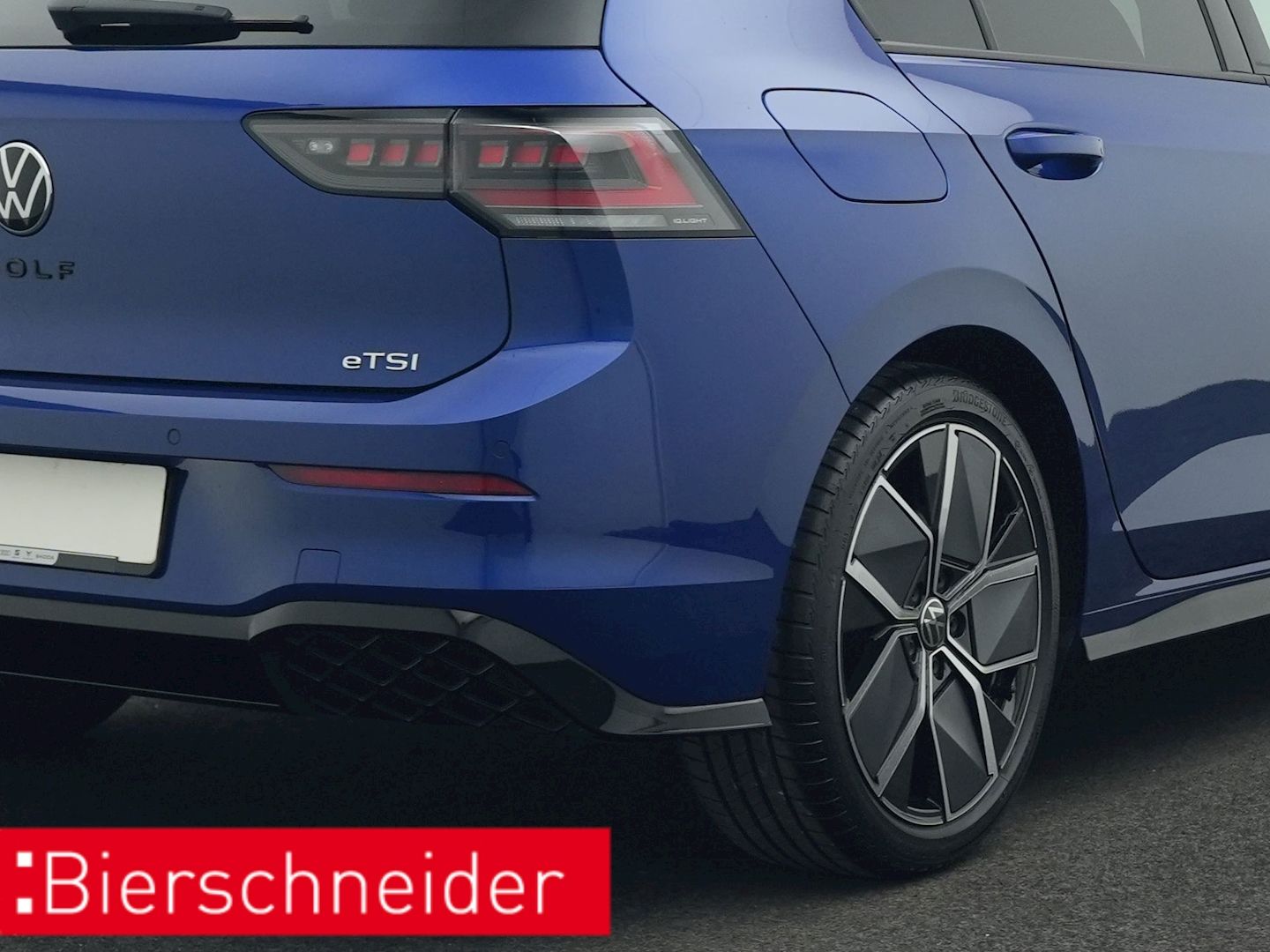 Volkswagen Golf 8 1.5 eTSI DSG R-Line BLACK-STYLE 5-J.-GAR