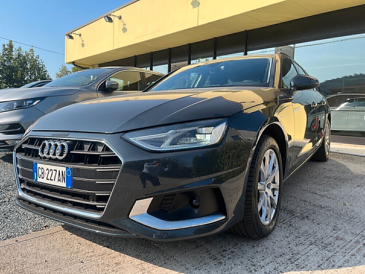 Audi A4 Avant 35 TDI S tronic - Samsaru's Car Outlet