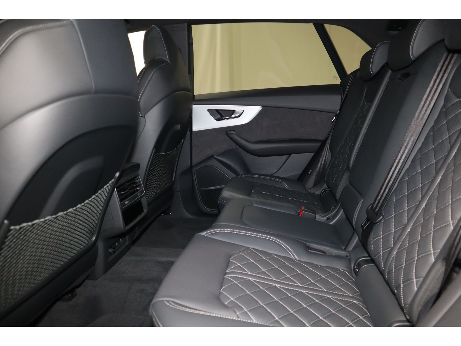Audi Q8 SUV 50 TDI S line - Samsaru's Car Outlet
