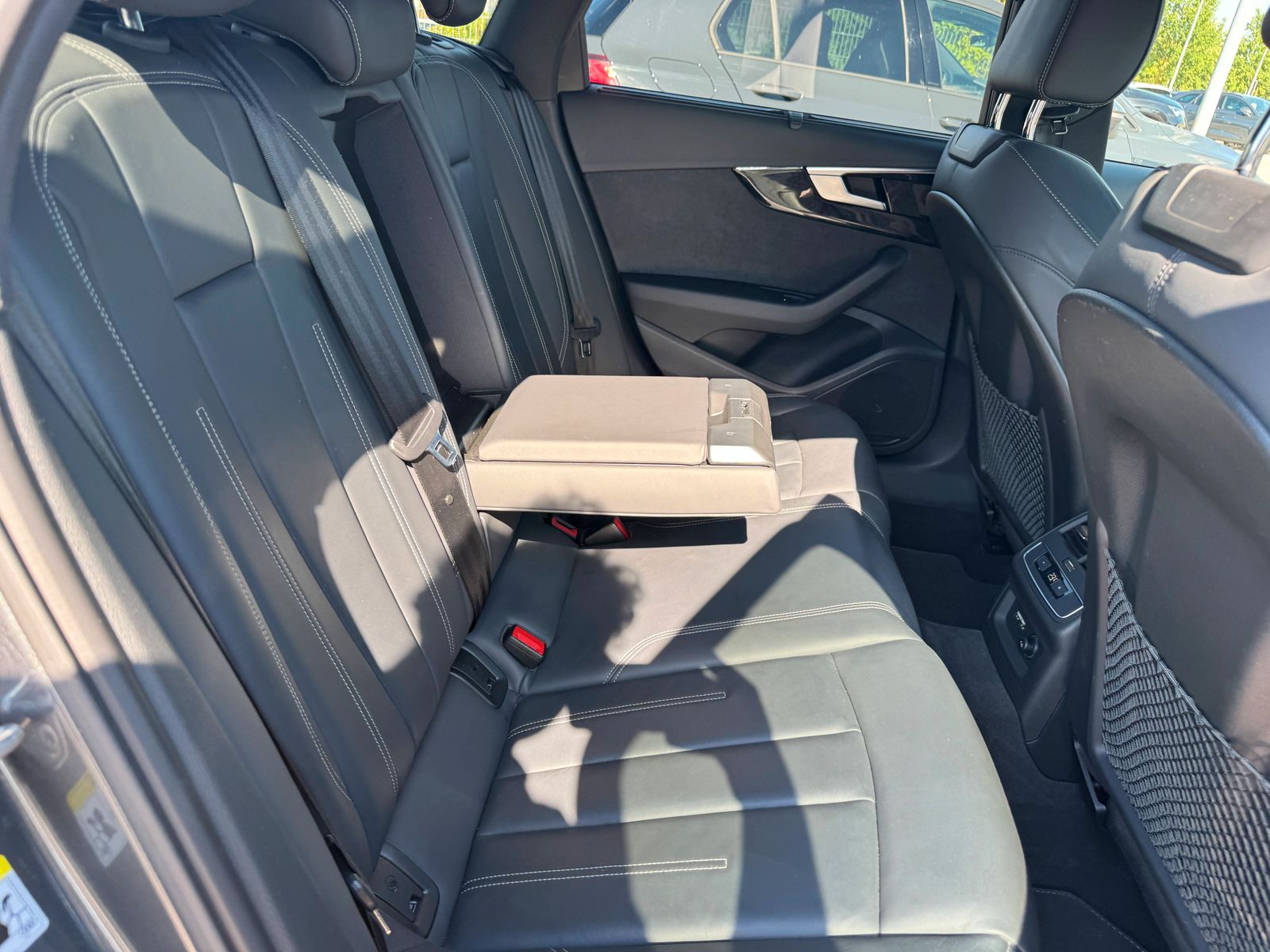 Audi A4 Avant S-Line 40 TFSI qu S-Tr. MATRIX AHK ACC