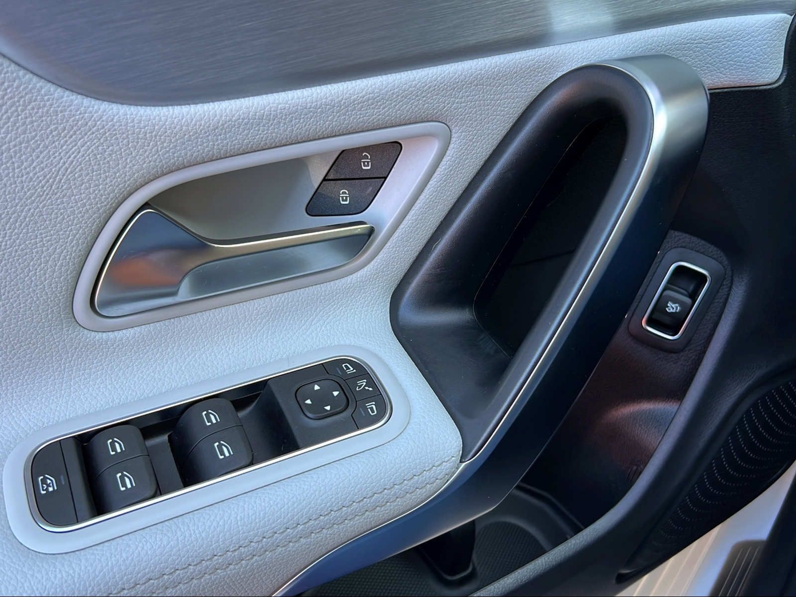 Mercedes-Benz CLA 180 AMG-Line - Samsaru's Car Outlet