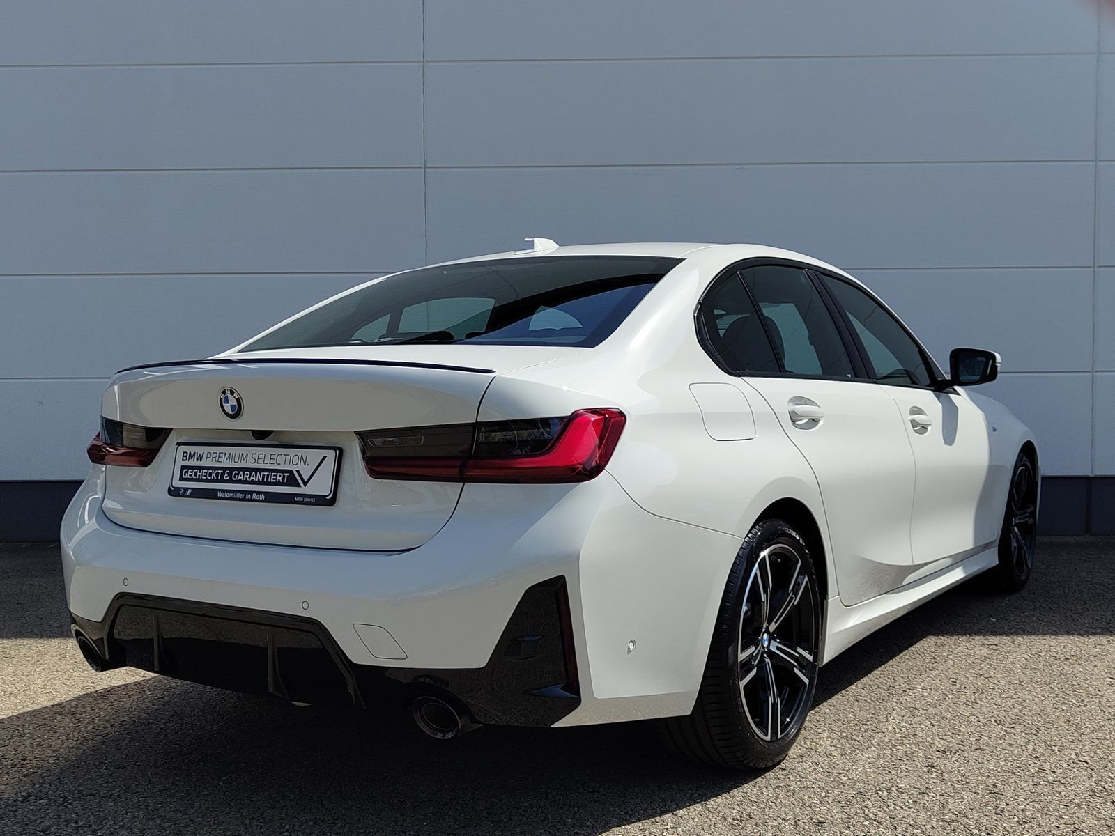 BMW 320d M Sportpaket - Samsaru's Car Outlet