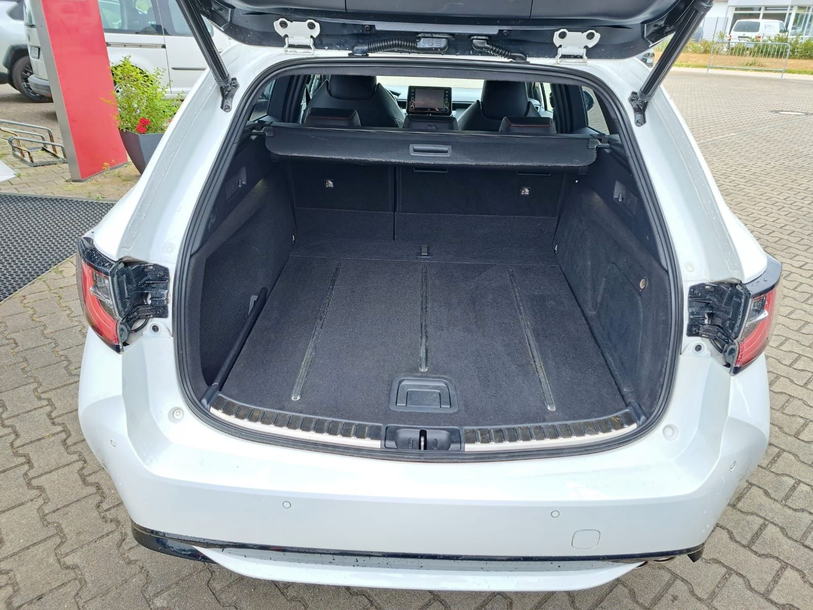Toyota Corolla Touring Sports Hybrid Lounge - Samsaru's Car Outlet