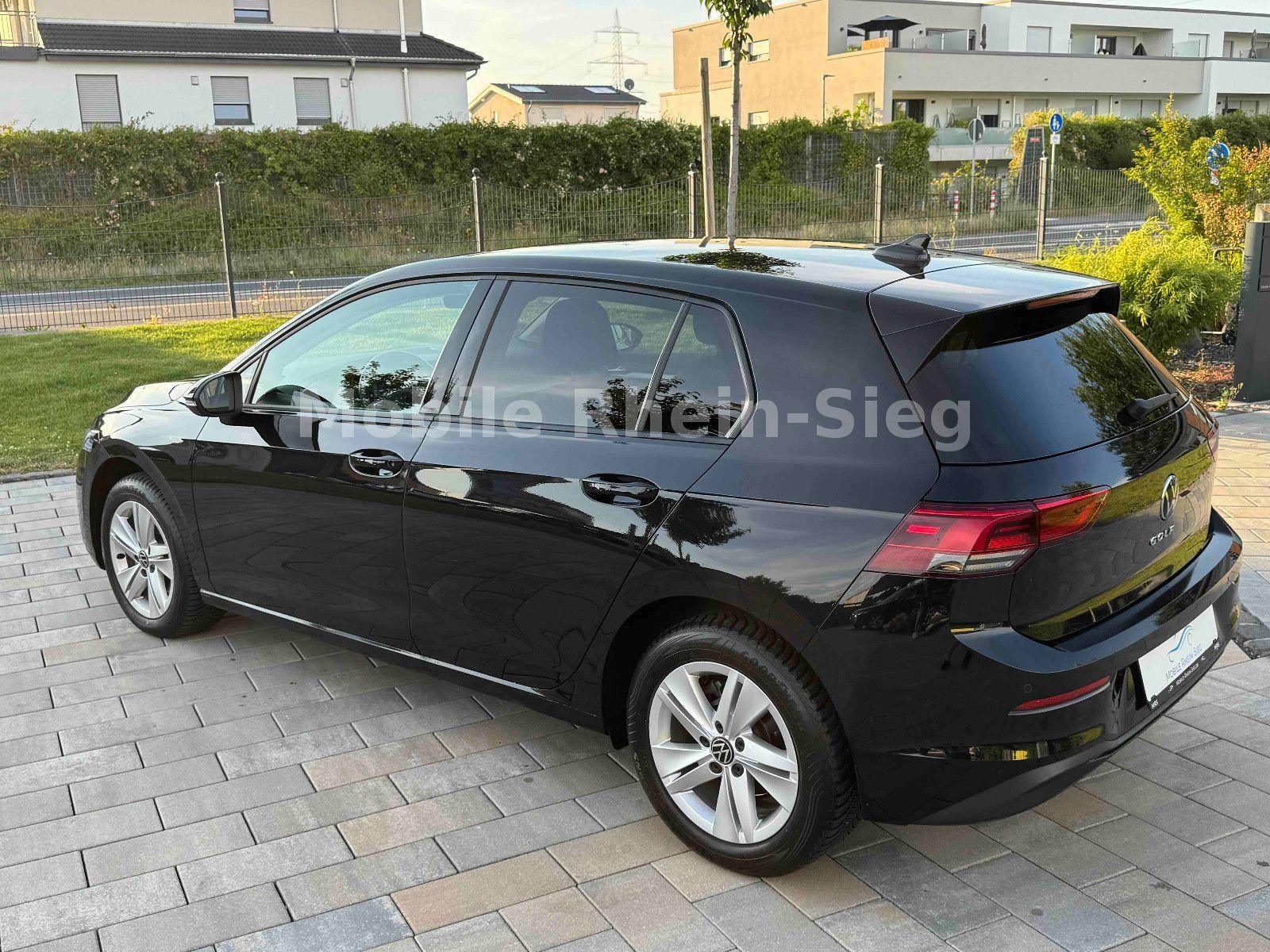 Volkswagen Golf 8 2.0 TDI Life - Samsaru's Car Outlet