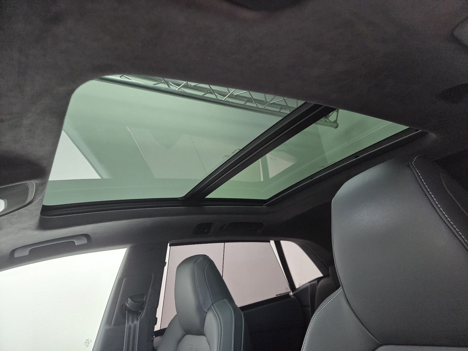 Audi RSQ8 Sportabgas AHK Standhzg. Black+ RS-Design
