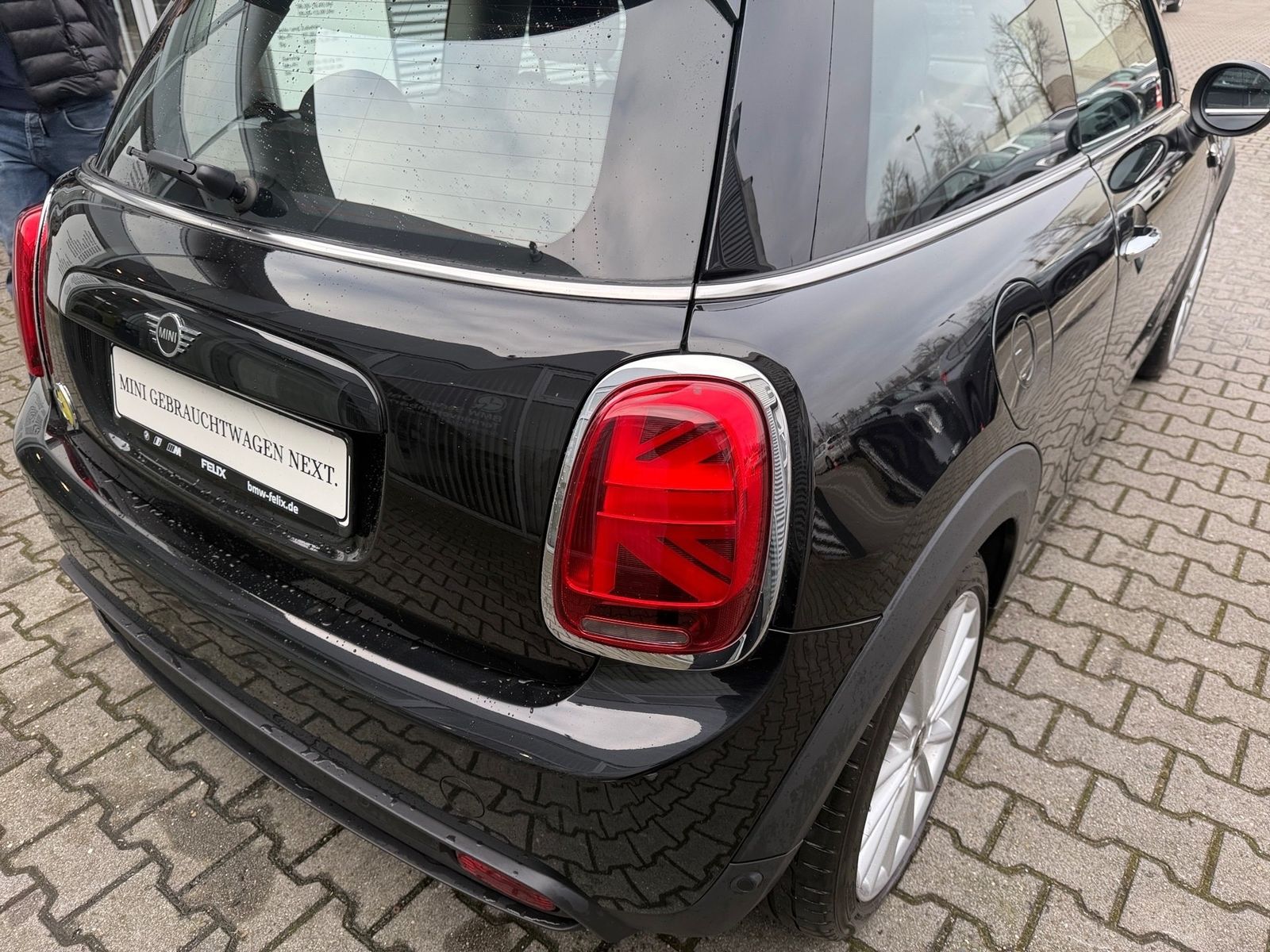 MINI Cooper SE Classic - Samsaru's Car Outlet