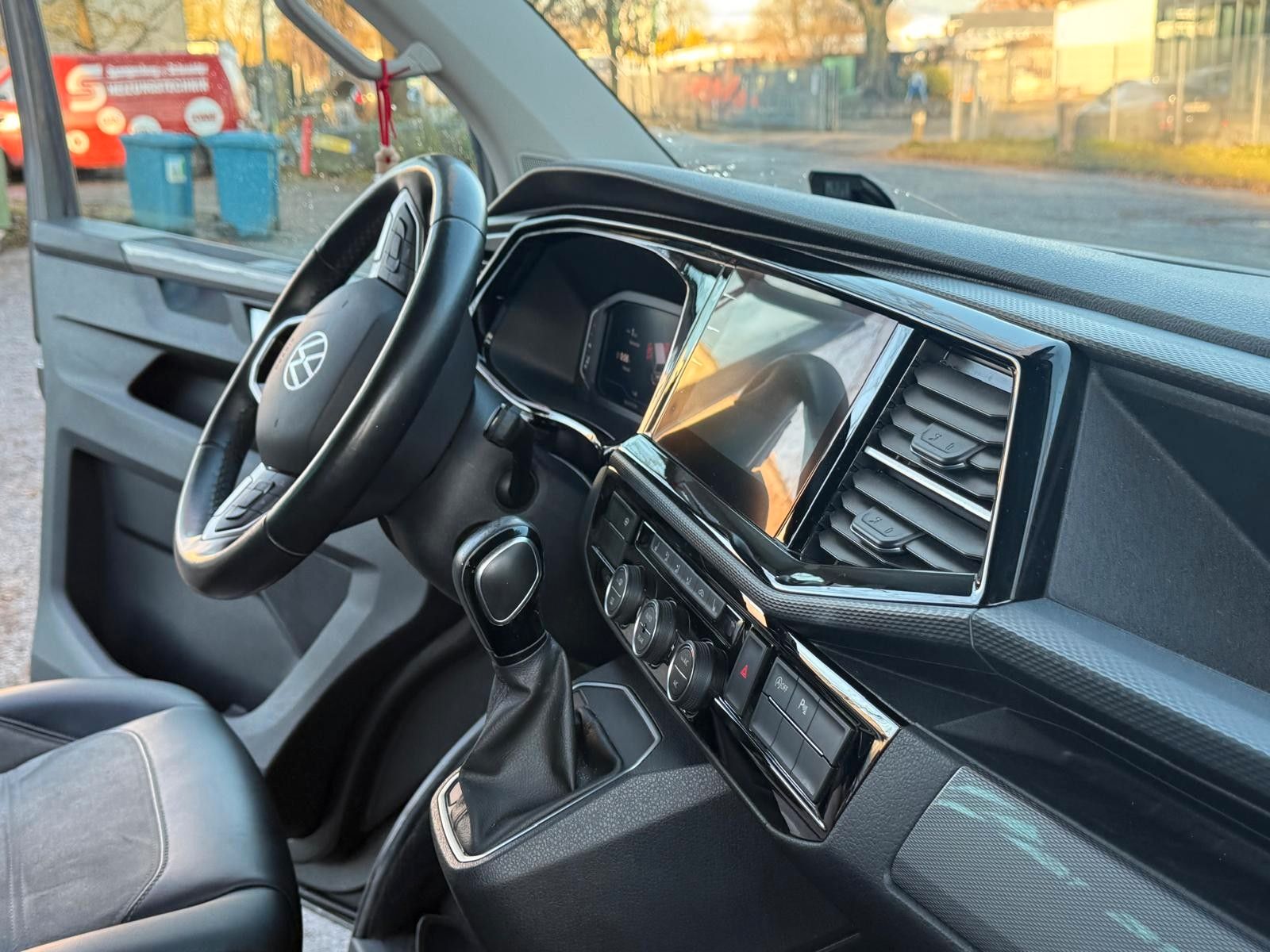 Volkswagen T6 Multivan - Samsaru's Car Outlet