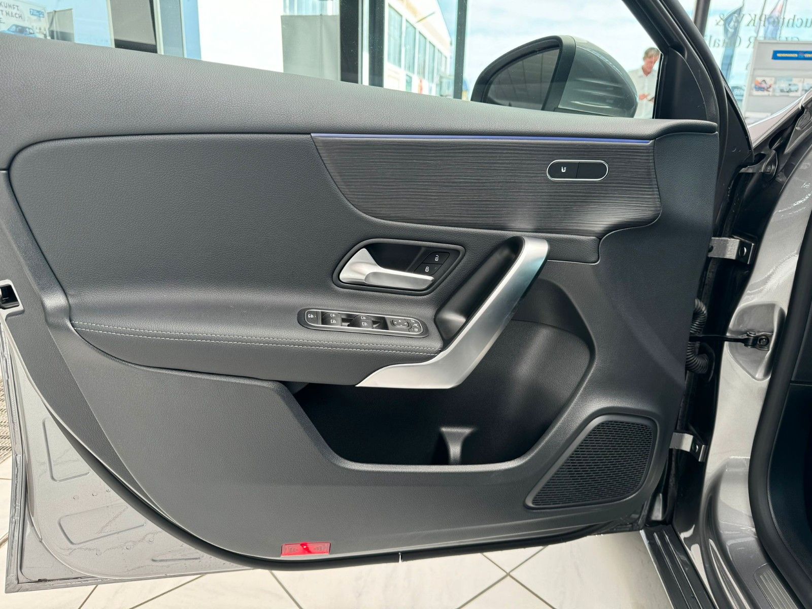 Mercedes-Benz A200 Progressive Advanced Plus - Samsaru's Car Outlet
