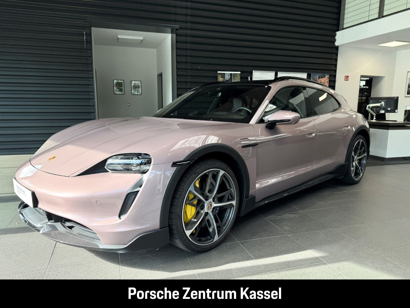 Porsche Taycan Turbo S Cross Turismo