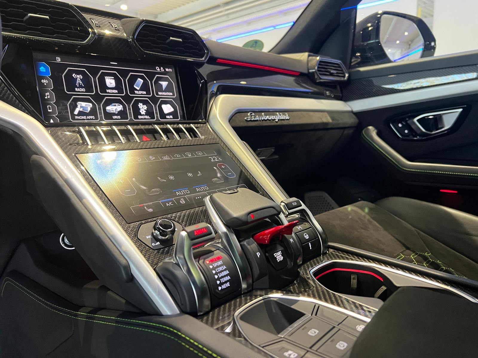 Lamborghini Urus *Großes Carbon Paket*Akrapovic*Garantie