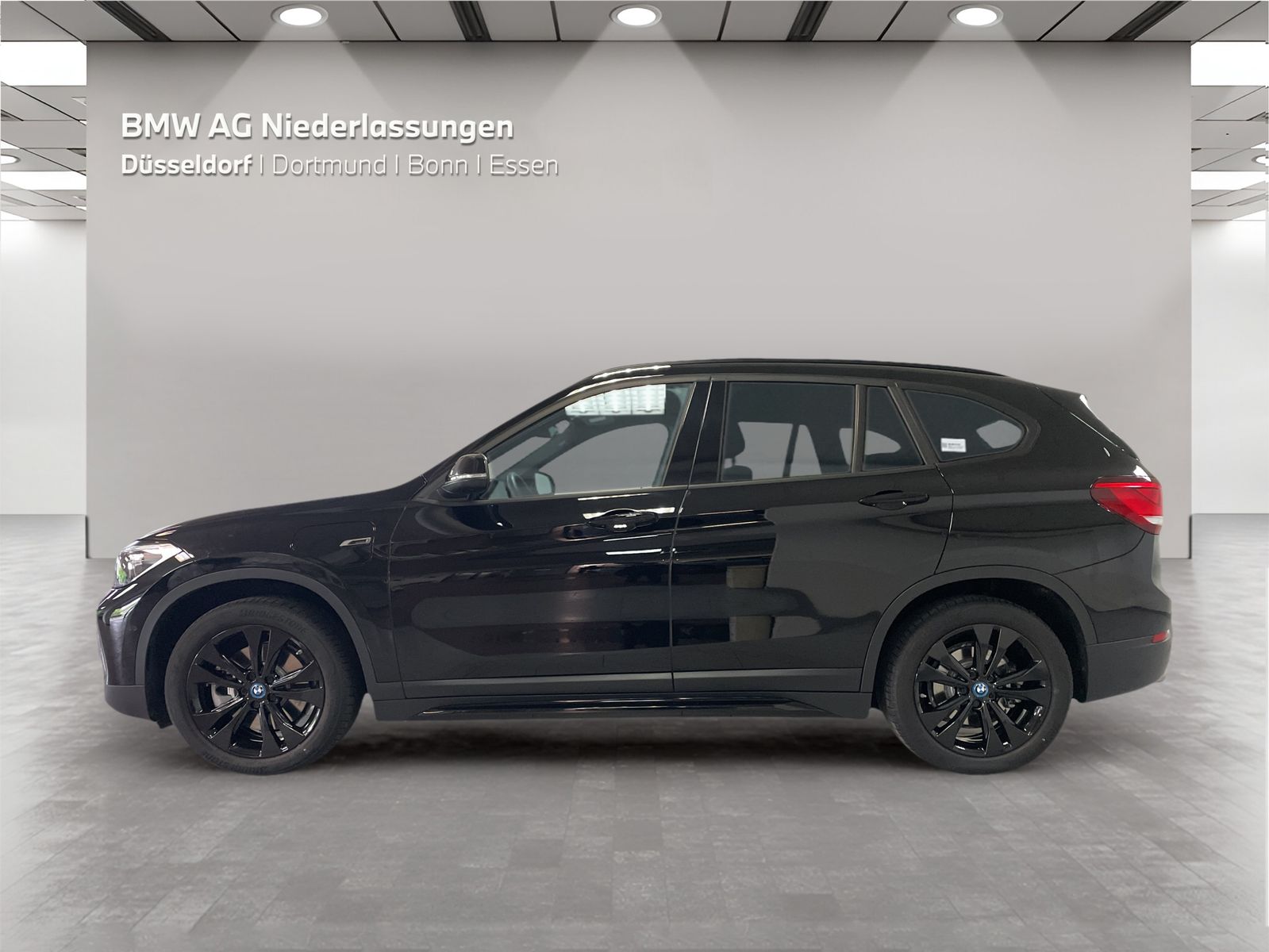 BMW X1 xDrive25e Sport Line - Samsaru's Car Outlet