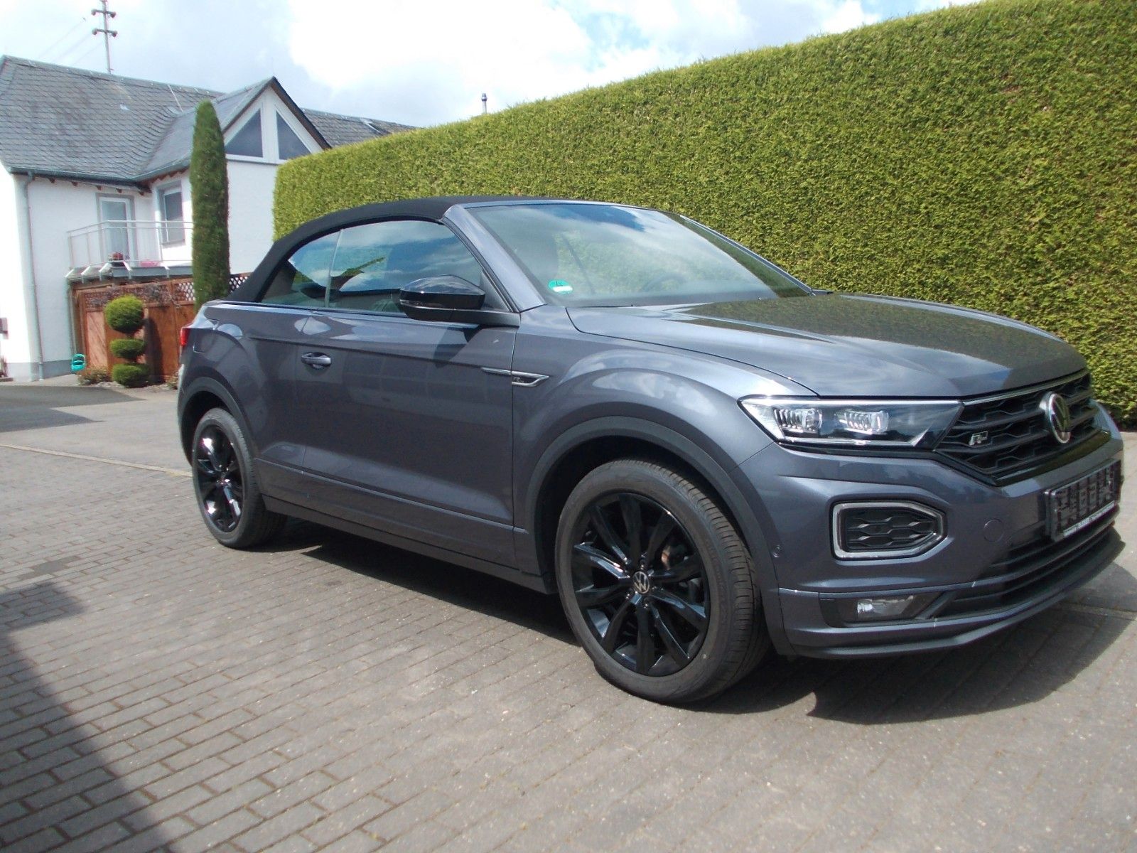 Volkswagen T-Roc R-Line - Samsaru's Car Outlet