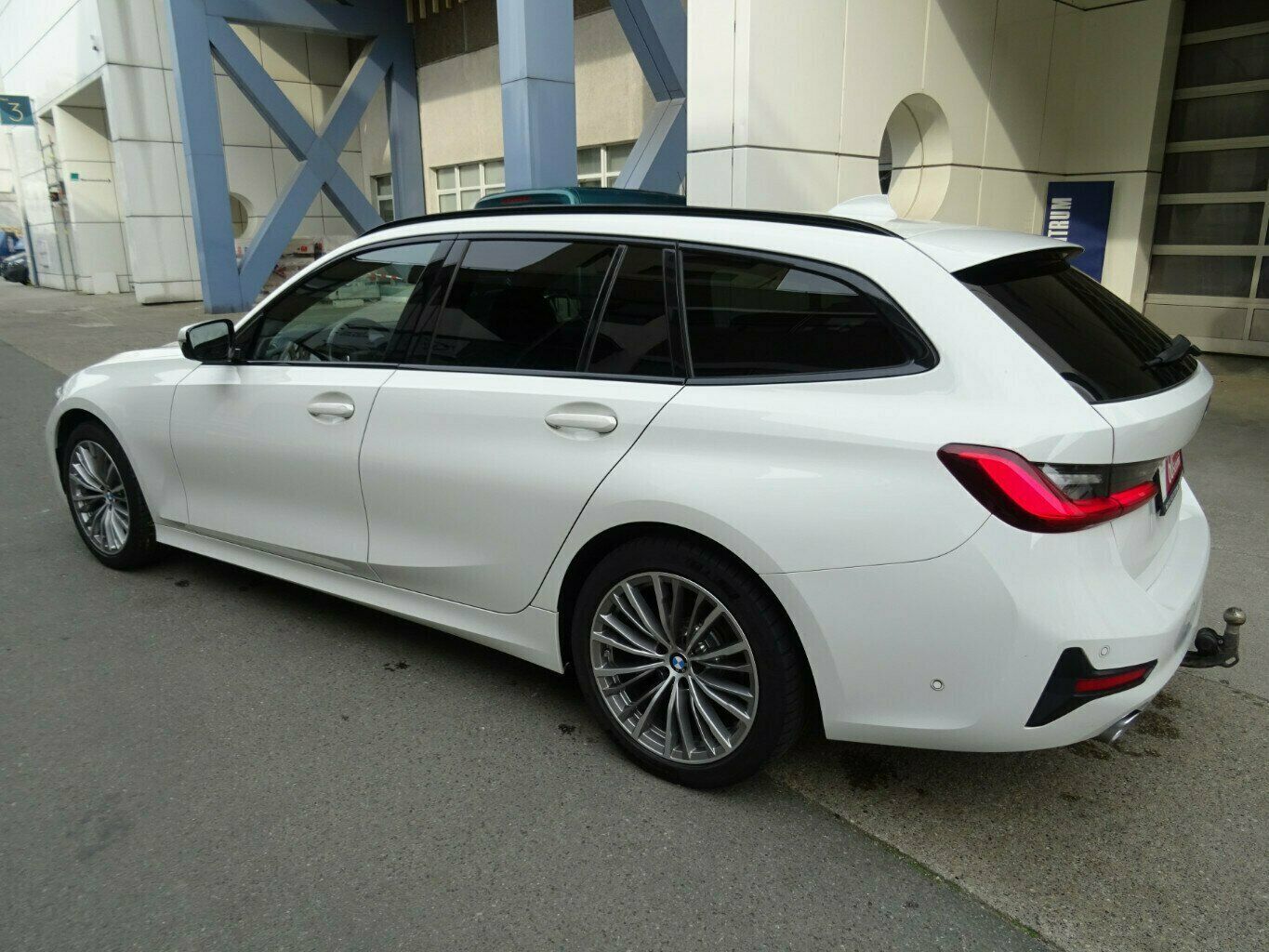 BMW 320D Sportline xDrive - Samsaru's Car Outlet