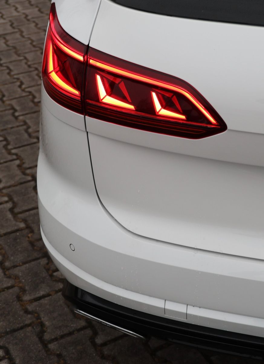 Volkswagen Touareg R-Line V8 TDI 4Mo. AHK Pano 360° Massage