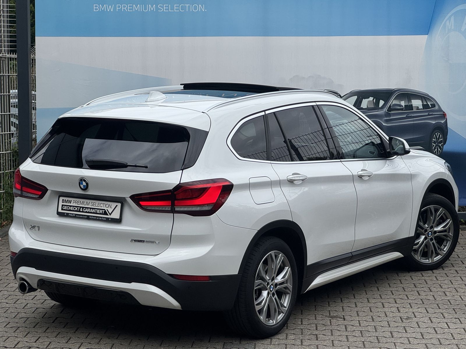 BMW X1 xDrive25e Sport Line - Samsaru's Car Outlet